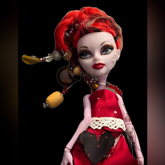 Monster High Doll Operetta - OOAK “OFF WITH HER HEAD” - Picture 6 of 14